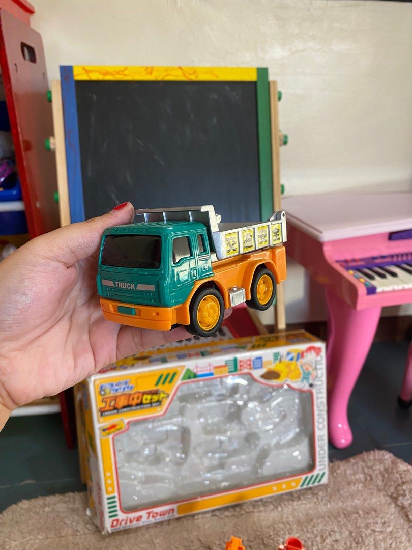 Under Construction Toy Car set Pullback (Category: Vehicle & Diecast Models) located in Manila. Submitted by avalanchesonlineshopmainacount (Listing ID 1288320499, Image 2). Description: Quality.