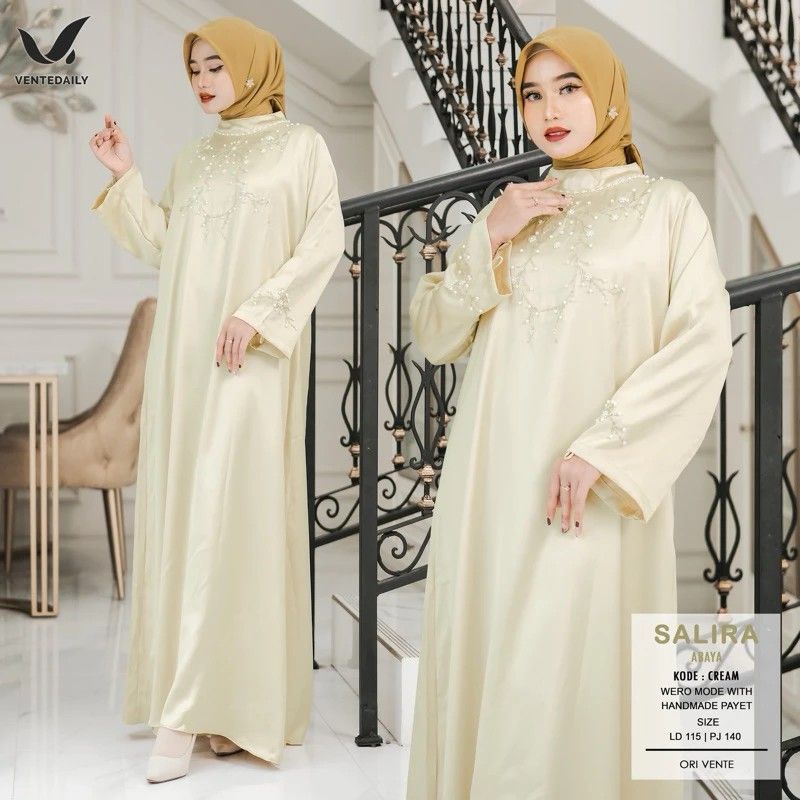 Vic SALIRA Abaya Women s Fashion Muslimah Fashion Kaftans Jubahs on Carousell