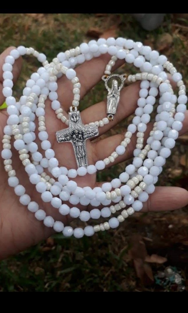 White beads 20 decade holy rosary (Category: Religious Items) located in Manila. Submitted by billionare (Listing ID 1288296033, Image 1). Description: white beads 20 decade holy rosary.. it's unisex rosary.. perfect gift.