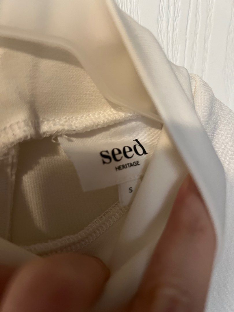 White turtle neck body suit (Category: Sleeveless) located in Quezon City. Submitted by pgv18 (Listing ID 1288363520, Image 3). Description: Fits XS-S Nice stretchy material Bought in Australia Any discoloration is only due to photo’s lighting .