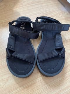 (Category: ) located in . Submitted by mysucloset (Listing ID 1288278202, Image 1). Description: .
