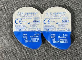 Air Optix contact lens