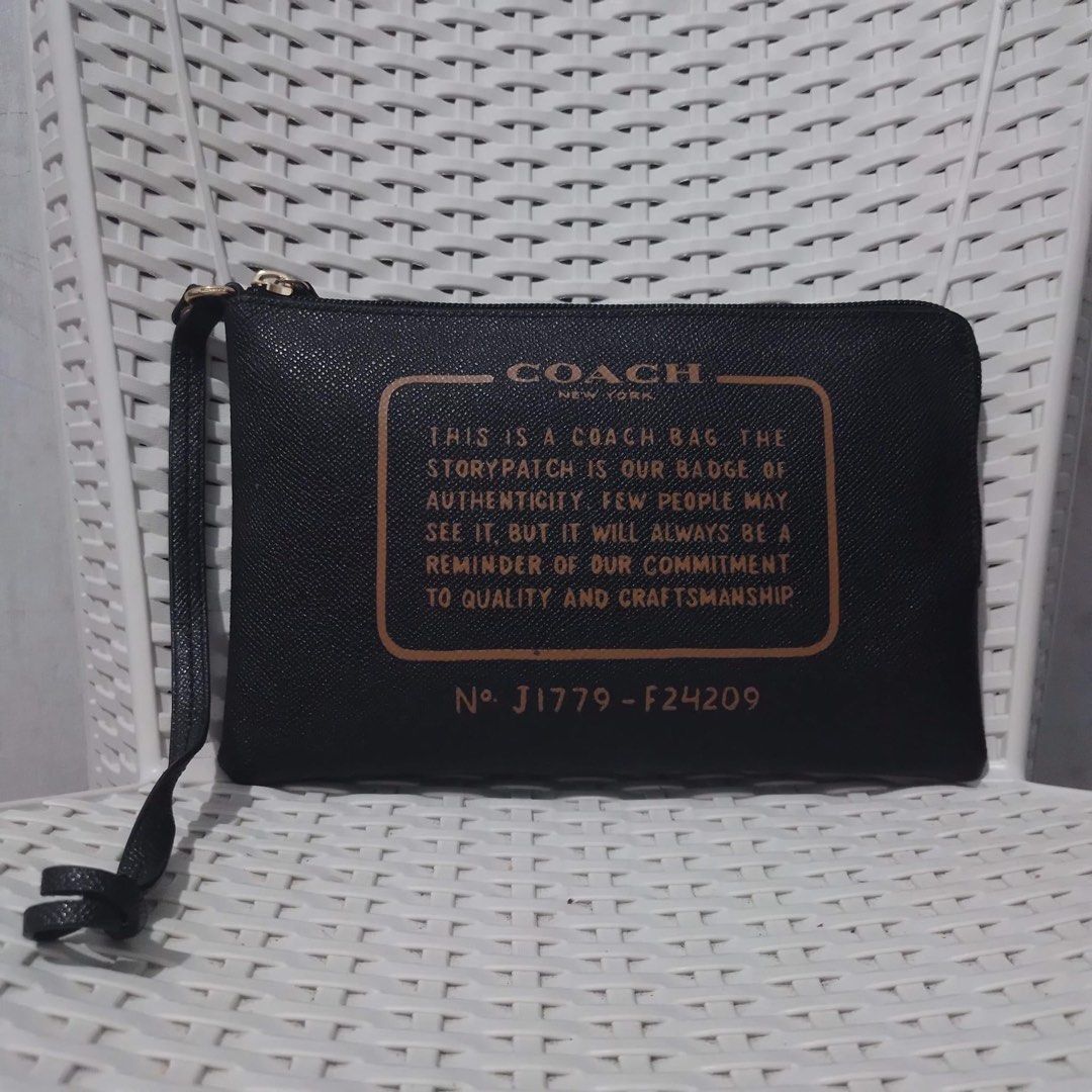 Authentic Coach Storypatch NewYork Makeup Pouch Wrislet Good as new Black na black P1 499