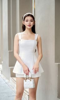 (Category: ) located in . Submitted by clearmiwardrobe (Listing ID 1288645313, Image 1). Description: .