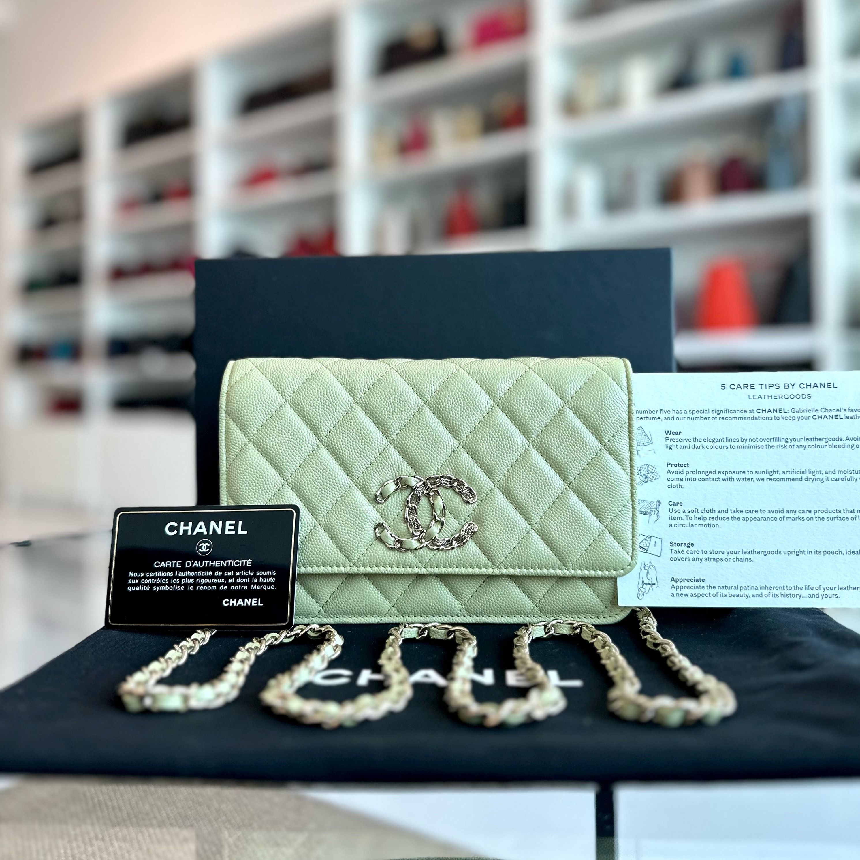 Quilted wallet on best sale chain