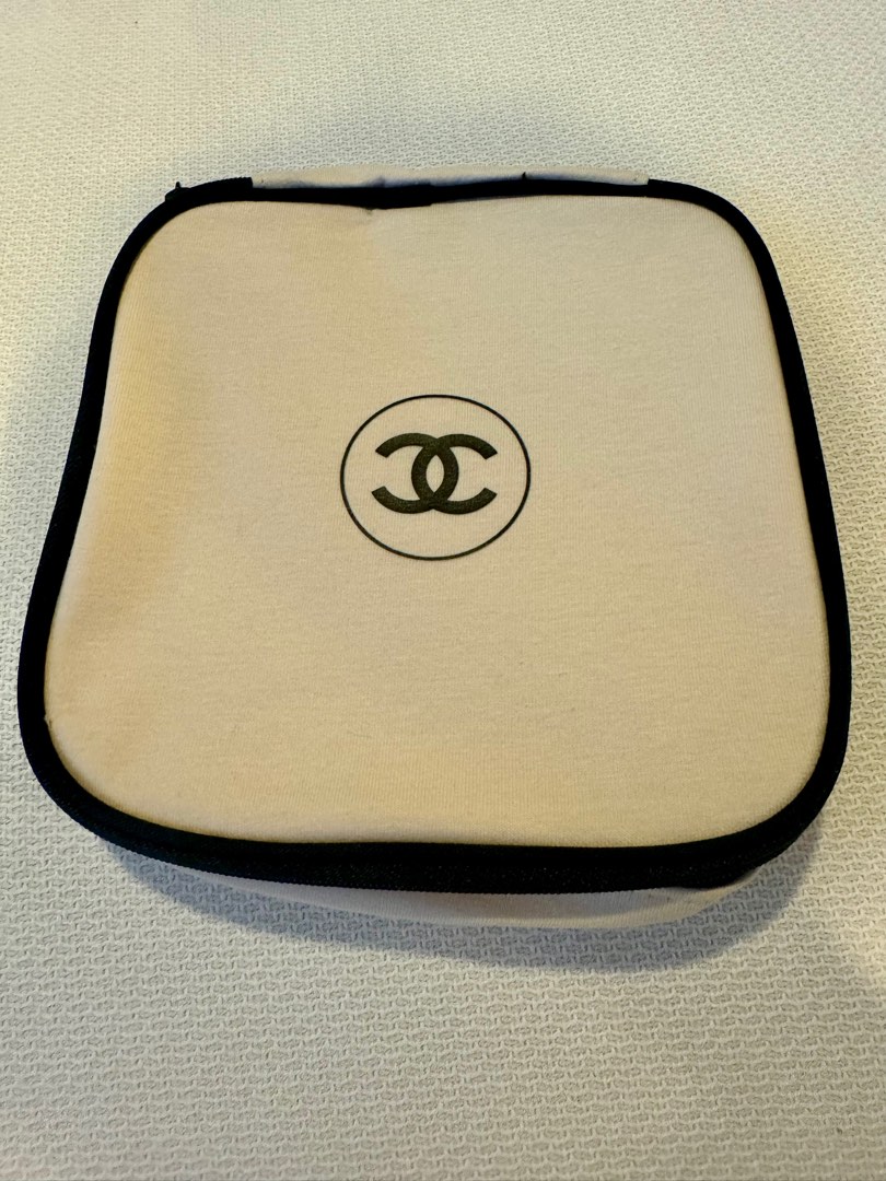 Chanel Les Beige Makeup Bag Brand new unused and in bag. Luxury