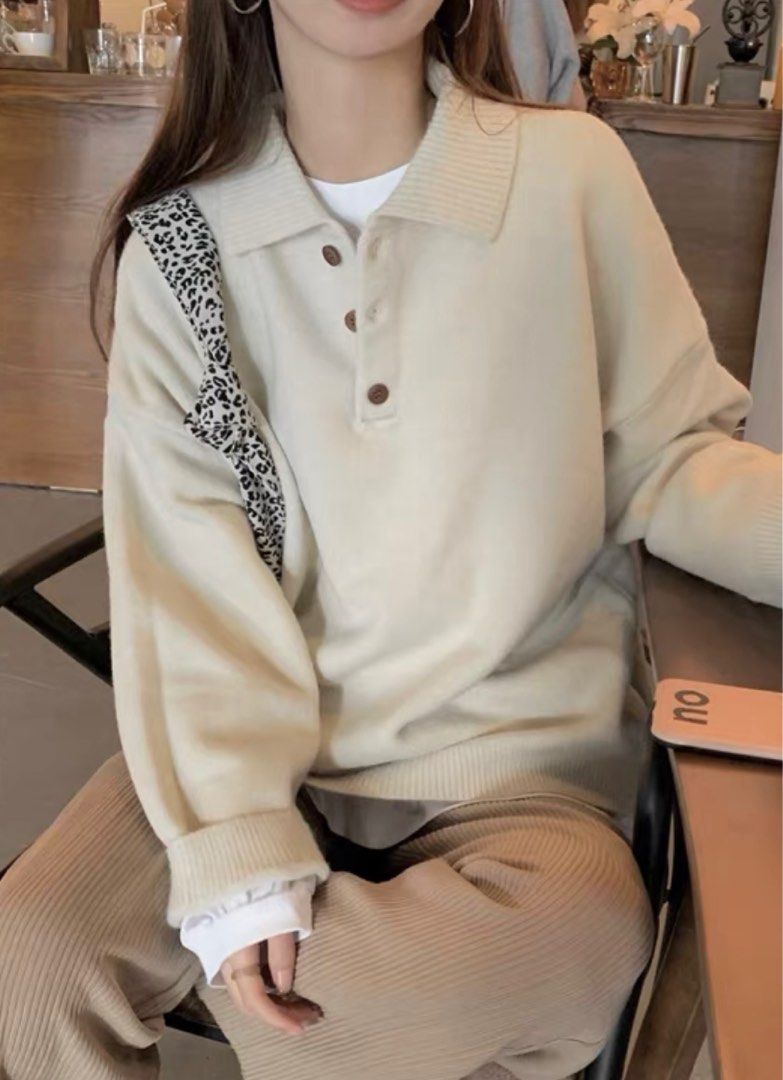 Pullover sweater with store collar