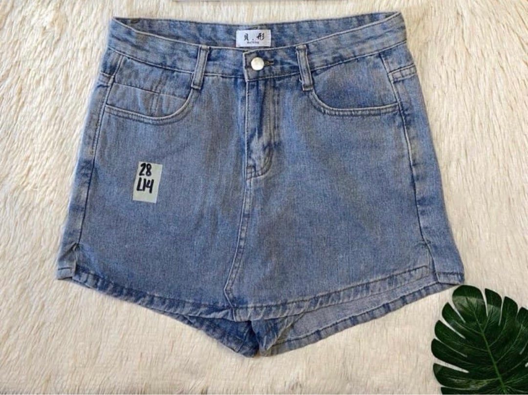 denim skort (Category: Other Bottoms) located in Caloocan City. Submitted by bh1ech (Listing ID 1288574867, Image 1). Description: ganda ng tela kadadating lang sakin but sadly maluwag for me..