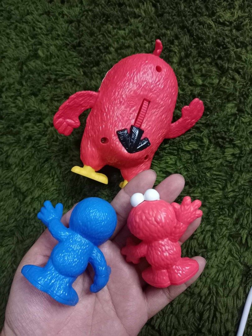 Elmo & Angry Bird Figures (Category: Figurines & Statues) located in Quezon City. Submitted by emargpascual (Listing ID 1288532102, Image 2). Description: Elmo & Angry Bird Figures see pics for details.