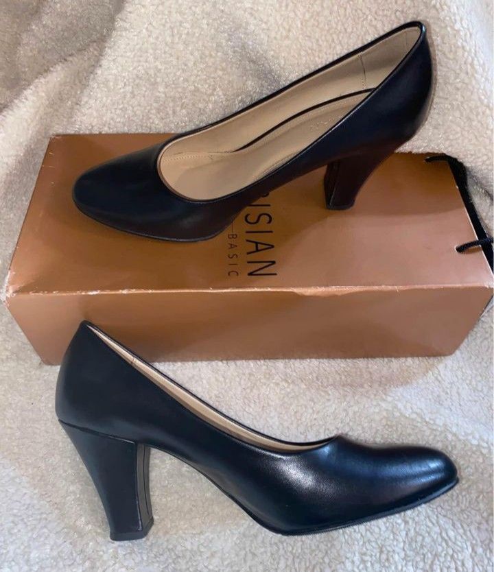 For sale Parisian basic black heels office school shoes