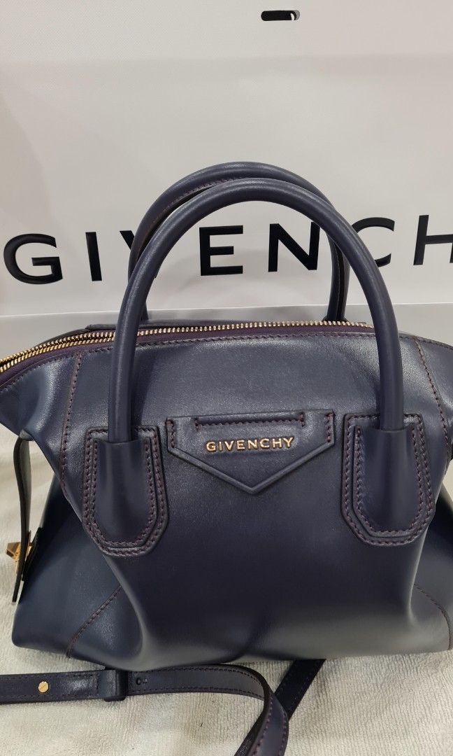 Givenchy Antigona Soft (Category: Luxury Bags & Wallets) located in San Juan City. Submitted by rwongthings (Listing ID 1288620586, Image 1). Description: Givenchy Antigona Soft Small Purchased from Givenchy Store in Japan Can share receipt to serious buyers Color: Aubergine.