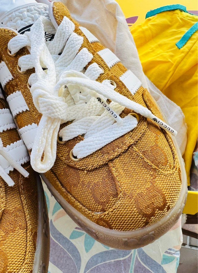 White adidas sales gazelle size 5