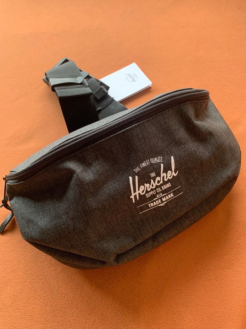 Herschel sixteen black hotsell