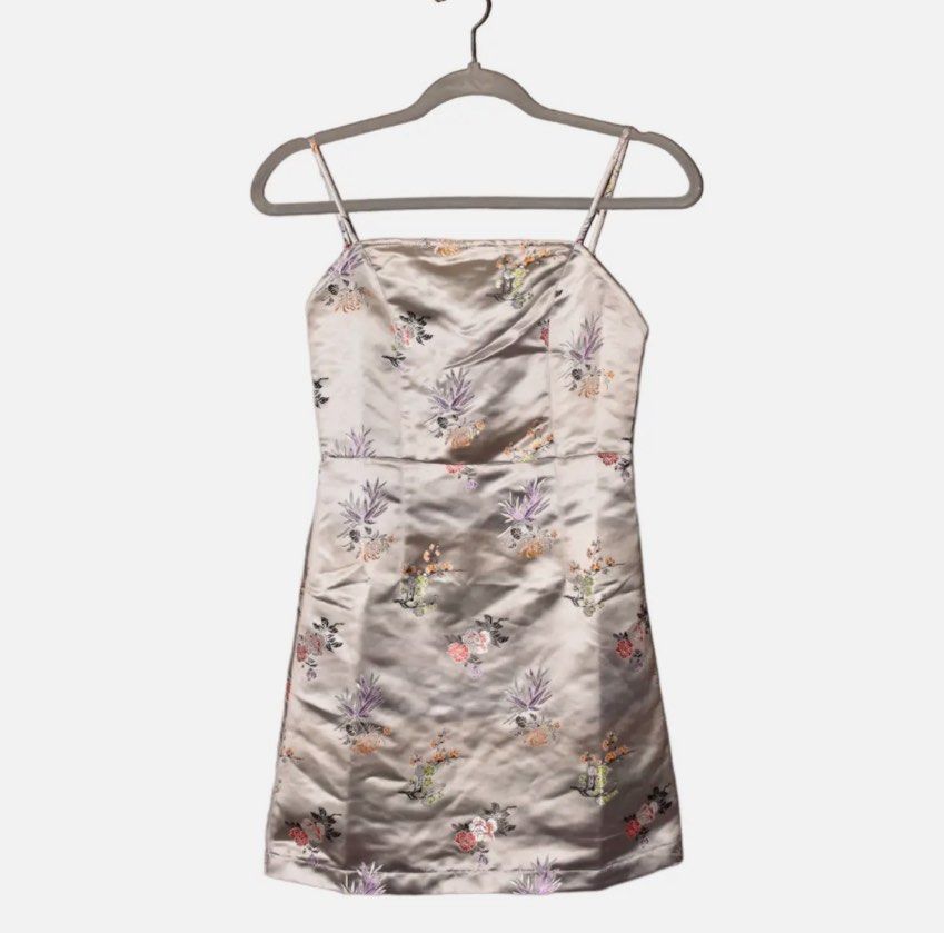 Honey Punch Silver Floral Embroidered Dress, Women's Fashion, Dresses &  Sets, Dresses on Carousell