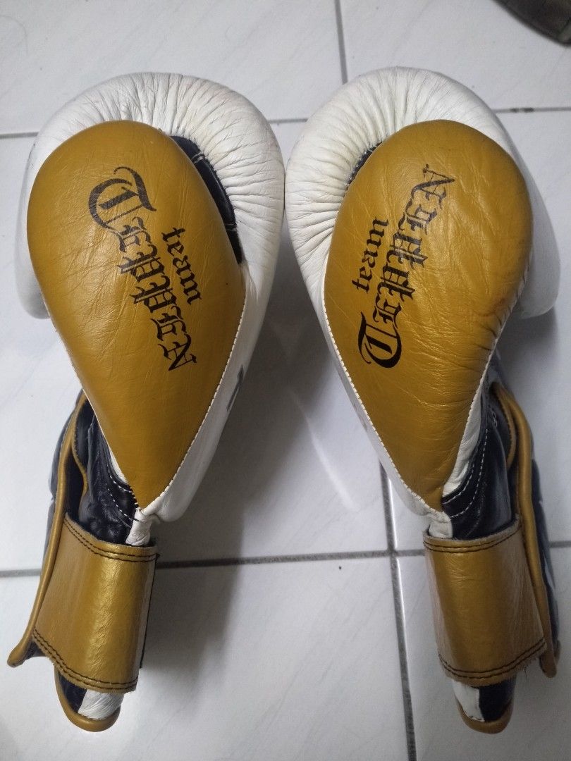ISAMI GLOVES BOXING, Men's Fashion, Watches & Accessories, Gloves on ...