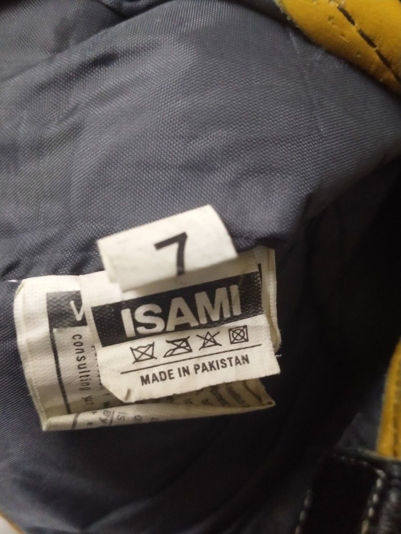 ISAMI GLOVES BOXING, Men's Fashion, Watches & Accessories, Gloves on ...