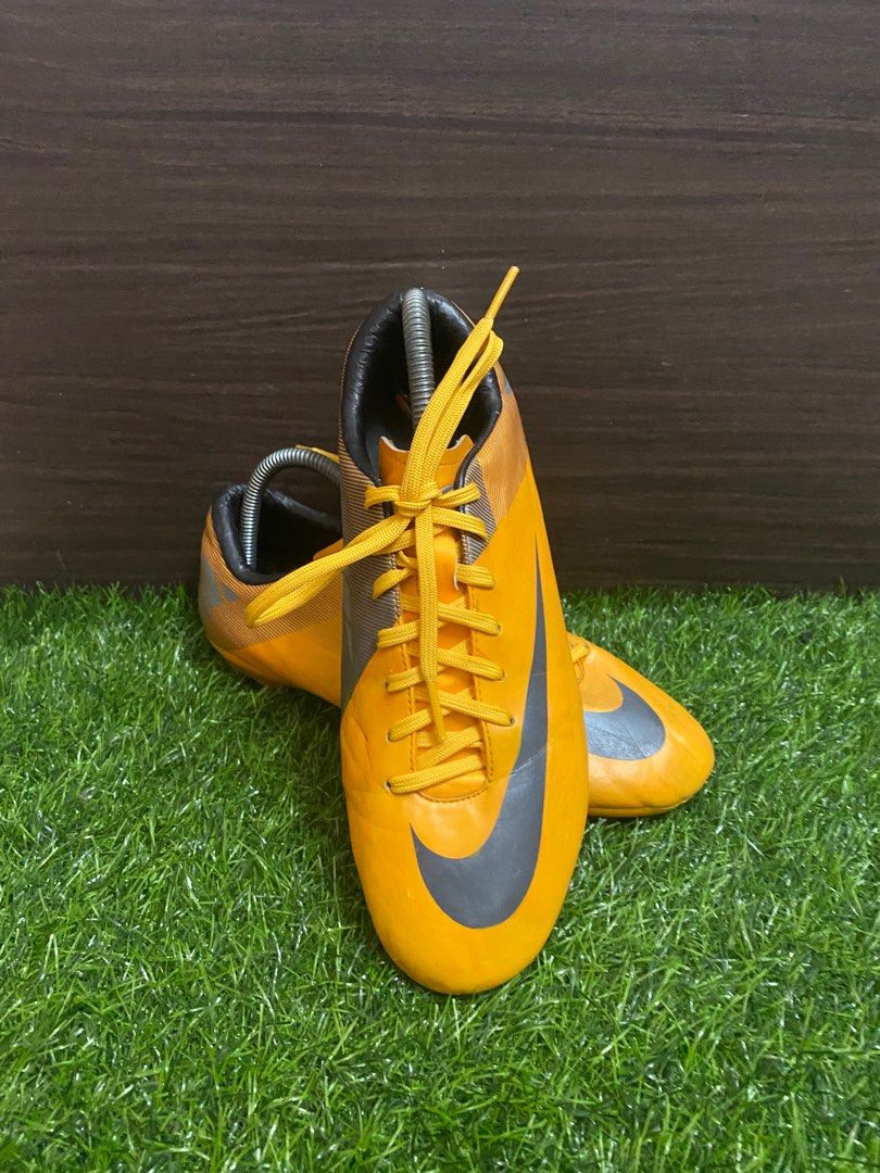 Kasut bola store nike cr7