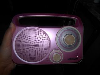Konzert portable pink AM /FM radio