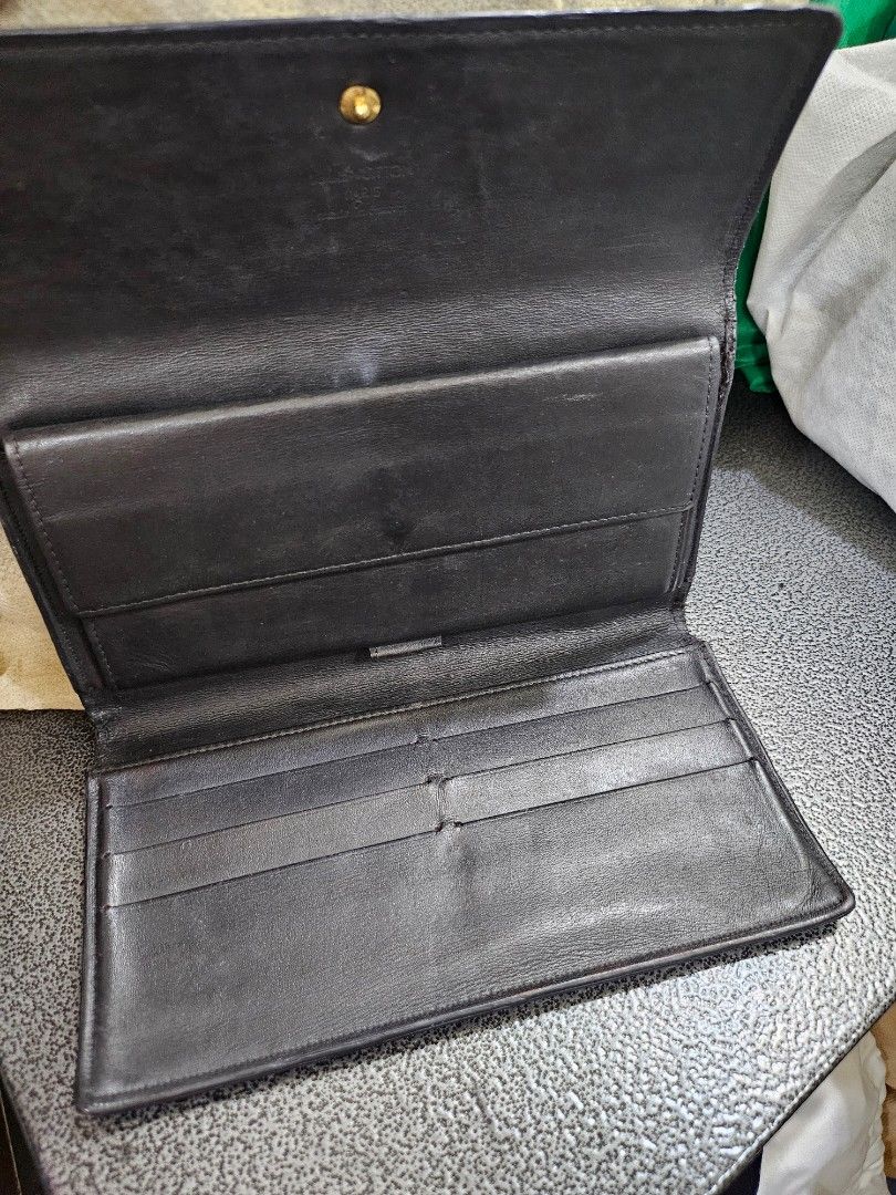Louis Vuitton Vernis Long Wallet (Category: Luxury Bags & Wallets) located in Quezon City. Submitted by turtle_85 (Listing ID 1288654164, Image 2). Description: Louis Vuitton Vernis Long Wallet.