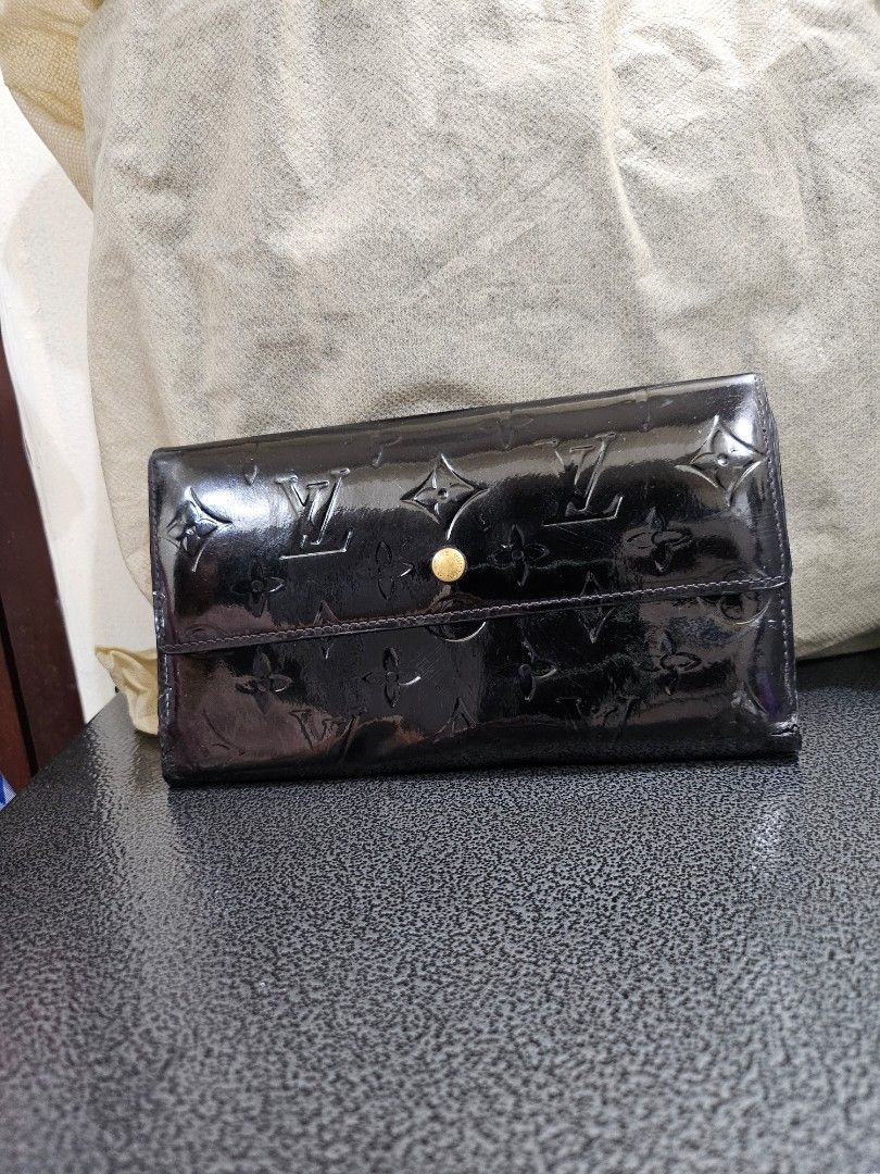 Louis Vuitton Vernis Long Wallet (Category: Luxury Bags & Wallets) located in Quezon City. Submitted by turtle_85 (Listing ID 1288654164, Image 1). Description: Louis Vuitton Vernis Long Wallet.