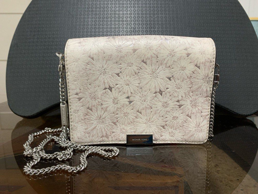 MICHAEL KORS Jade MD Gusset Clutch Leather Women s Fashion Bags Wallets Clutches on Carousell