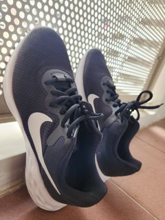 All black nikes best sale for women
