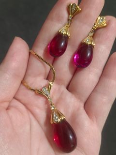 Nina Ricci necklace and earrings