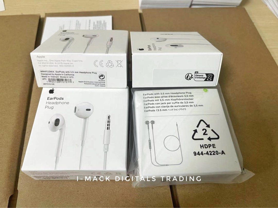 Original Apple Lightning Earpods (Category: Headphones & Headsets) located in Manila. Submitted by imackdigitalstrading (Listing ID 1288569787, Image 2). Description: Original Apple Lightning EarPods 100% • Plug and Play • Lightning Plug is Attracted to Magnet • No bluetooth Required • Support Custom Audio (Only Original can support Custom Audio) • Superb Sound Quality ( Balance coexistence of Bass & treble ) ✅ Money Back if Fake ✅ Same day deliv