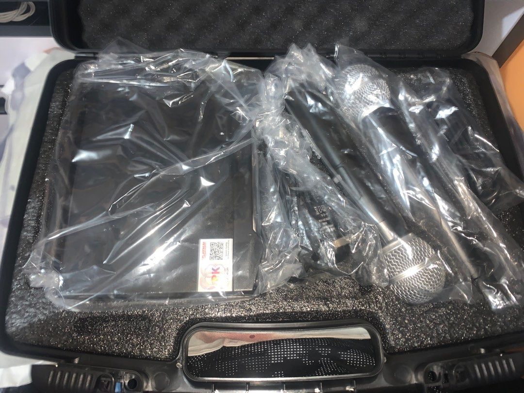 Wireless Platinum Microphone (Category: Microphones) located in Taguig. Submitted by kaeeel (Listing ID 1288600271, Image 2). Description: PLATINUM KARAOKE U20 PTWM-400U unused, decluttering. all details posted. included original receipt from SM feel free to inquire.