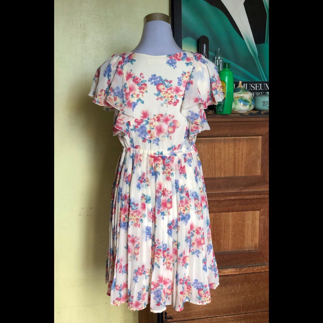 Preloved chiffon floral dress (Category: Dresses) located in Taguig. Submitted by bitsandpiecesshop (Listing ID 1288489806, Image 3). Description: 🌸FITS: MEDIUM 🌸CONDITION: EUC no flaws ❗️accessories not included if there is any❗️ WELCOME TO BITSANDPIECES SHOP Our items are either brand new & personal preloved. For preloved items PLEASE DO NOT EXPECT TOO MUCH since it’s already used. If you are very particular with the item, then pls. do not bu