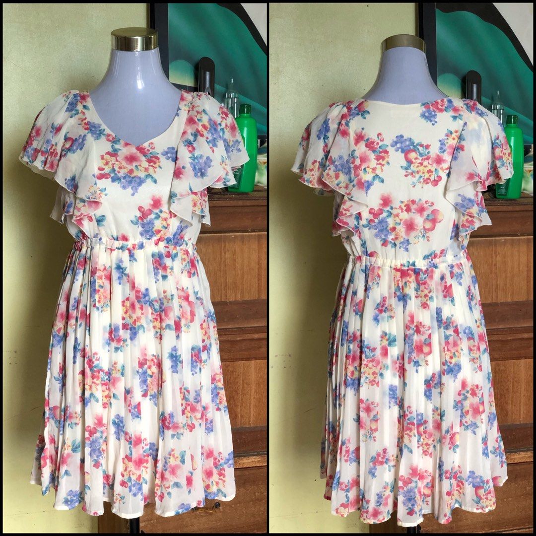 Preloved chiffon floral dress (Category: Dresses) located in Taguig. Submitted by bitsandpiecesshop (Listing ID 1288489806, Image 1). Description: 🌸FITS: MEDIUM 🌸CONDITION: EUC no flaws ❗️accessories not included if there is any❗️ WELCOME TO BITSANDPIECES SHOP Our items are either brand new & personal preloved. For preloved items PLEASE DO NOT EXPECT TOO MUCH since it’s already used. If you are very particular with the item, then pls. do not bu