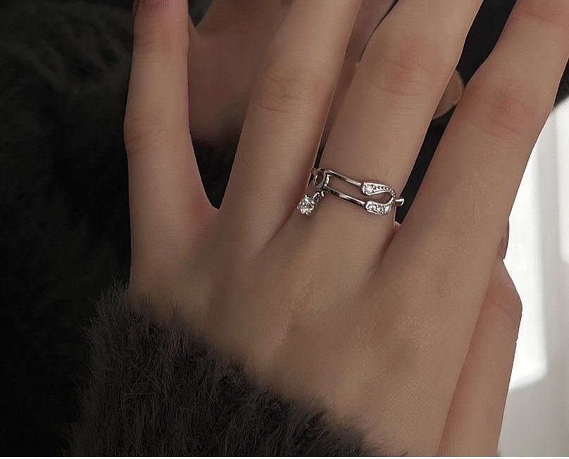 Gold safety pin hotsell ring