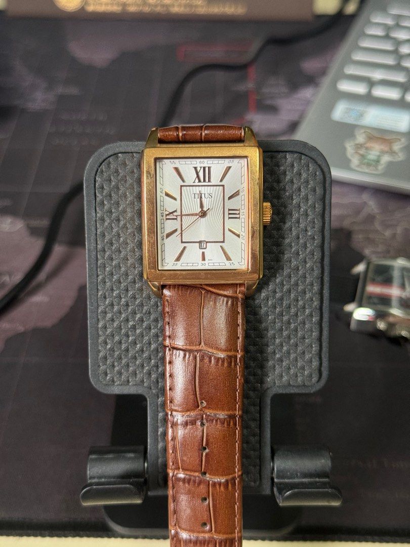 Solvil et titus square watch top