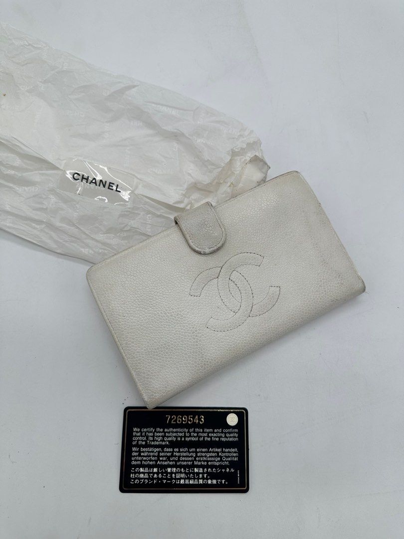 Vintage Chanel wallet caviar leather (Category: Luxury Bags & Wallets) located in Manila. Submitted by davidspreowned (Listing ID 1288524830, Image 2). Description: VINTAGE Chanel wallet white color holo intact card need some TLC from bag spa for restoration that's why im selling it low please check pictures for your reference .