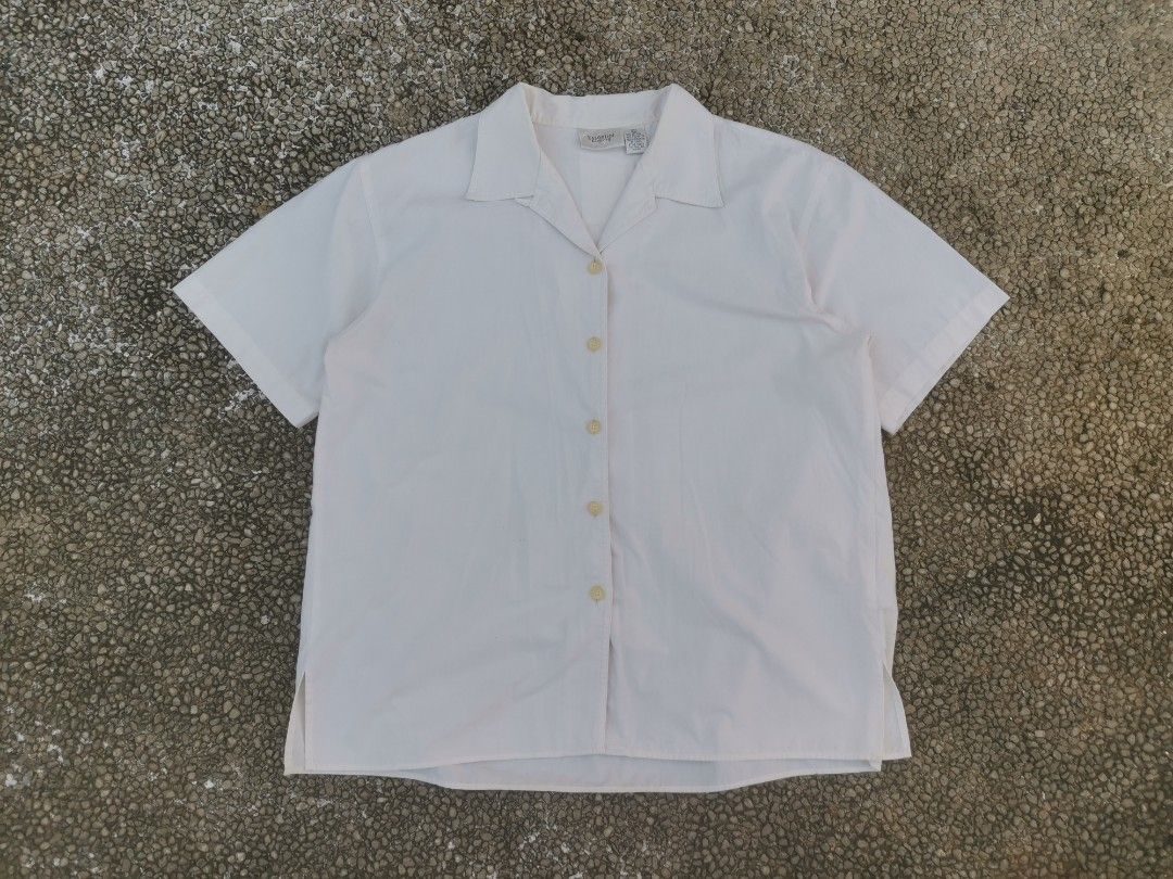 Vintage Essential Elements Open Collar SS (Category: Formal Shirts) located in Quezon City. Submitted by though.bare (Listing ID 1288560534, Image 1). Description: Fits L up to XL for Men (slightly boxy) In good condition, no major issues. Listings not marked sold/reserved are available for purchase Feel free to send me a DM for inquiries! Payment thru GCash only These are preloved/used items, manage expectations. Visit my profile for more pieces