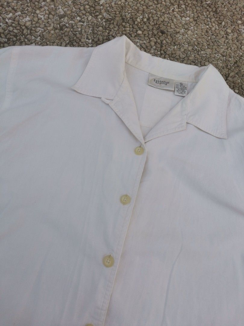 Vintage Essential Elements Open Collar SS (Category: Formal Shirts) located in Quezon City. Submitted by though.bare (Listing ID 1288560534, Image 2). Description: Fits L up to XL for Men (slightly boxy) In good condition, no major issues. Listings not marked sold/reserved are available for purchase Feel free to send me a DM for inquiries! Payment thru GCash only These are preloved/used items, manage expectations. Visit my profile for more pieces