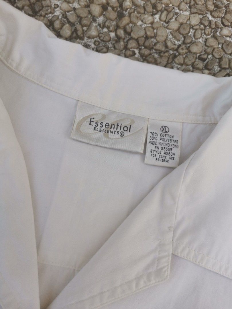 Vintage Essential Elements Open Collar SS (Category: Formal Shirts) located in Quezon City. Submitted by though.bare (Listing ID 1288560534, Image 3). Description: Fits L up to XL for Men (slightly boxy) In good condition, no major issues. Listings not marked sold/reserved are available for purchase Feel free to send me a DM for inquiries! Payment thru GCash only These are preloved/used items, manage expectations. Visit my profile for more pieces