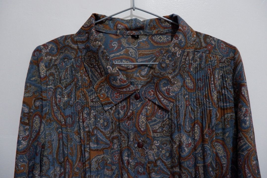 Vintage-Looking Paisely Patterned Shirt (Category: Blouses) located in Manila. Submitted by BRNDLSS (Listing ID 1288644799, Image 3). Description: Having a sense of style is not a matter of having a lot of money to spend. Brndlss is where you can buy style for a cheap price. Pieces on Brndlss are mostly thrift and second-hand. Therefore, known brands are not always guaranteed. Hence the name. But rocking an outfit is not based on what brand you’r