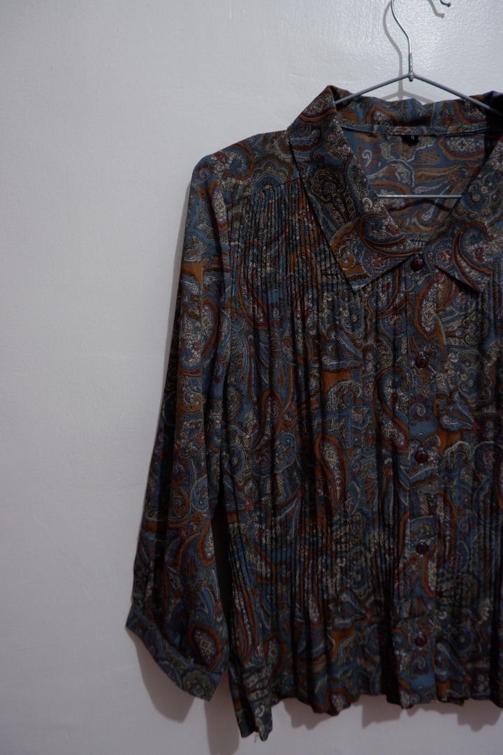 Vintage-Looking Paisely Patterned Shirt (Category: Blouses) located in Manila. Submitted by BRNDLSS (Listing ID 1288644799, Image 2). Description: Having a sense of style is not a matter of having a lot of money to spend. Brndlss is where you can buy style for a cheap price. Pieces on Brndlss are mostly thrift and second-hand. Therefore, known brands are not always guaranteed. Hence the name. But rocking an outfit is not based on what brand you’r