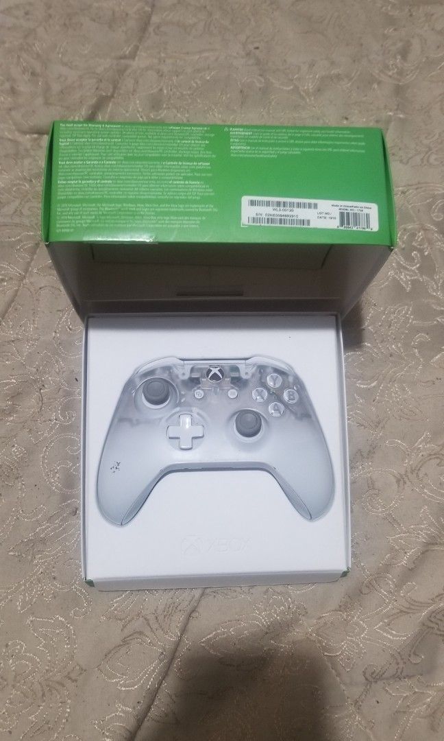 Xbox one s 1tb 2 controller bundle top