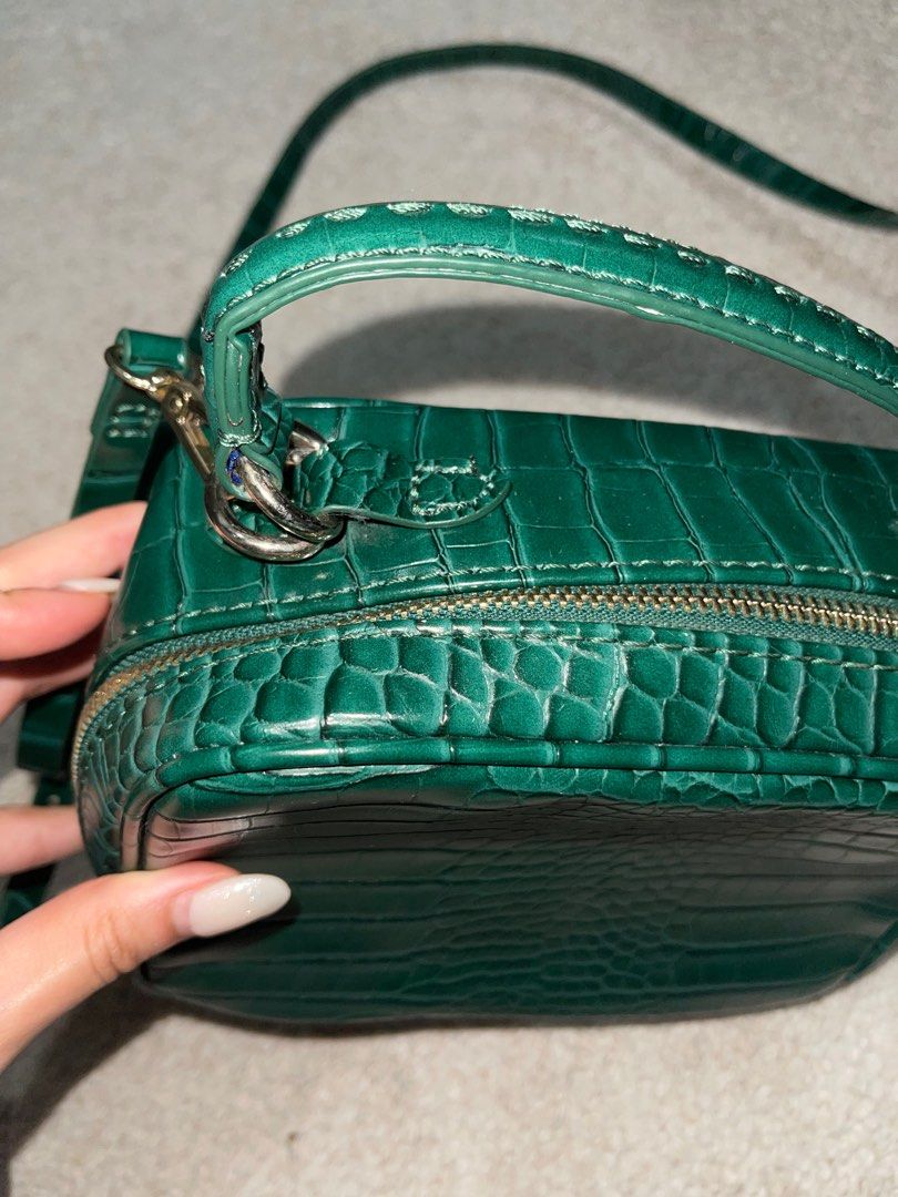 ZARA Green Crocodile Shoulder bag Women s Fashion Bags Wallets Shoulder Bags on Carousell