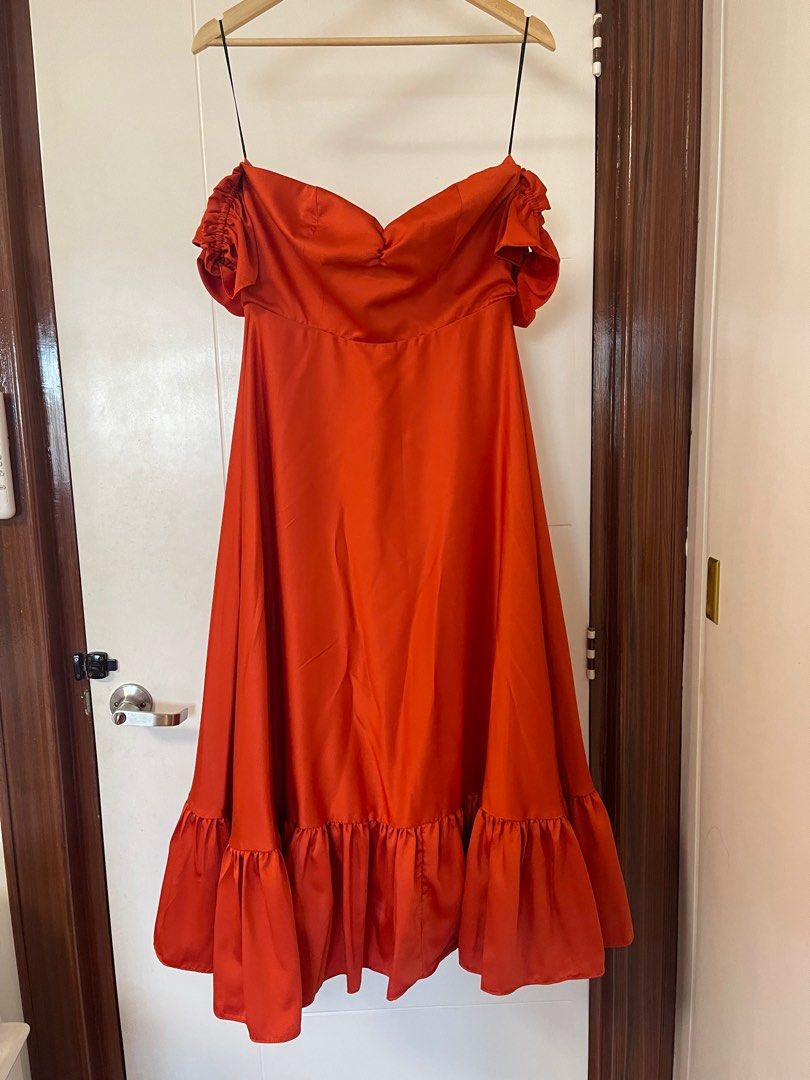 Zoo label off shoulder midi dress (Category: Evening dresses & gowns) located in Meycauayan. Submitted by declutteringpat (Listing ID 1288574352, Image 3). Description: Orig price 4299 Size Large Bust 36-37 Waist 30-31 Hip 38-39 Color Rust Never been used Rfs For disposal.