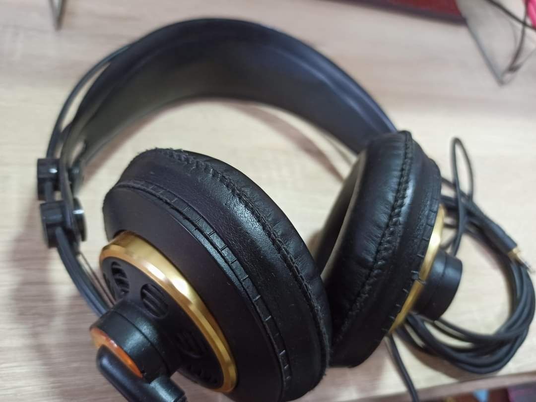 AKG 240s
