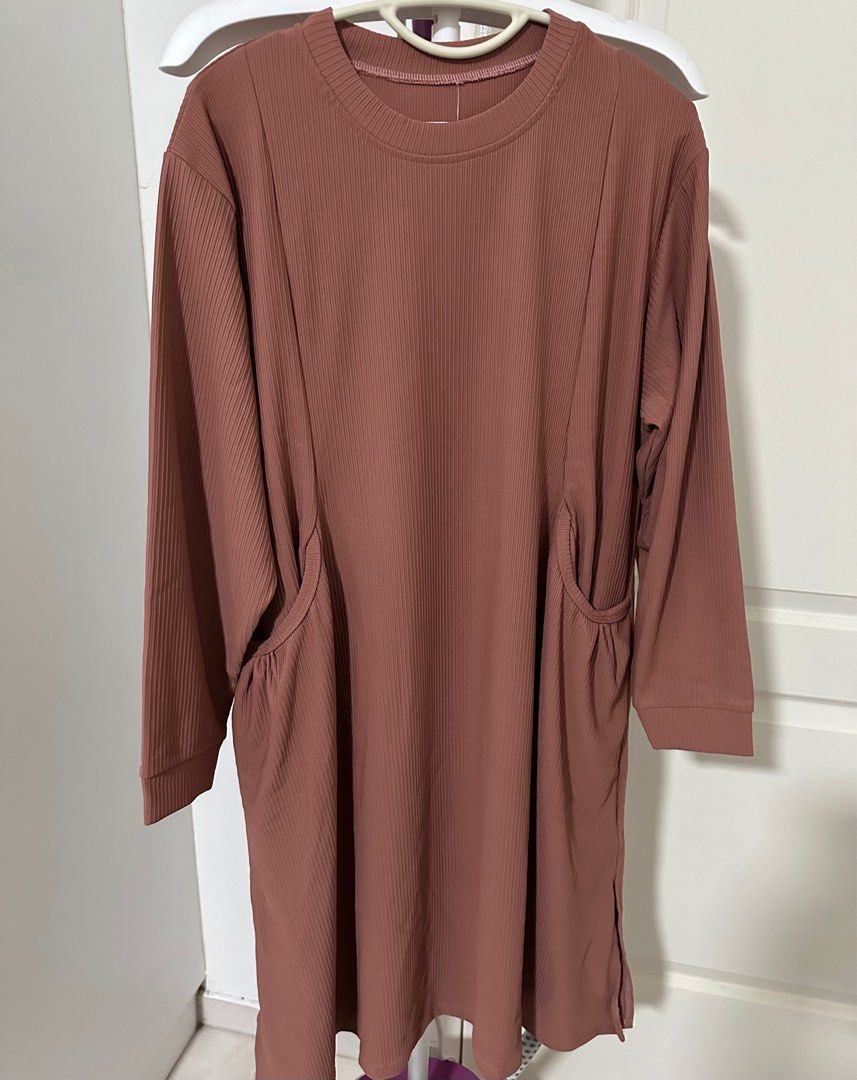 Basic Tunic (Category: Tops) located in Singapore. Submitted by mrs_sincerity (Listing ID 1288844155, Image 2). Description: Basic Tunic. Colour Rosewood. With 2 side pockets. Can fit L-2XL. Ptp 56-66cm Arm hole 27-32cm Length 100cm Hips 65-78cm Impulse buy at $24. Brand New with tag. Letting go at affordable price. No nego. Self collect. Thank you..