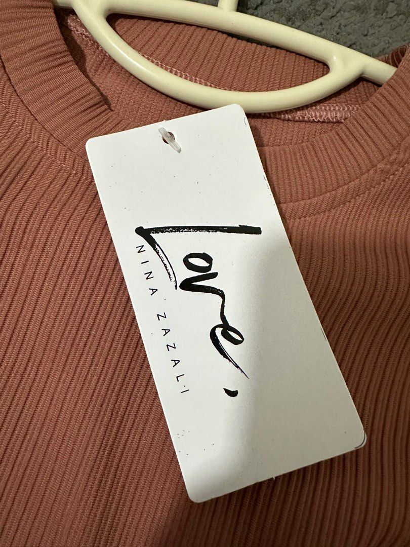 Basic Tunic (Category: Tops) located in Singapore. Submitted by mrs_sincerity (Listing ID 1288844155, Image 1). Description: Basic Tunic. Colour Rosewood. With 2 side pockets. Can fit L-2XL. Ptp 56-66cm Arm hole 27-32cm Length 100cm Hips 65-78cm Impulse buy at $24. Brand New with tag. Letting go at affordable price. No nego. Self collect. Thank you..