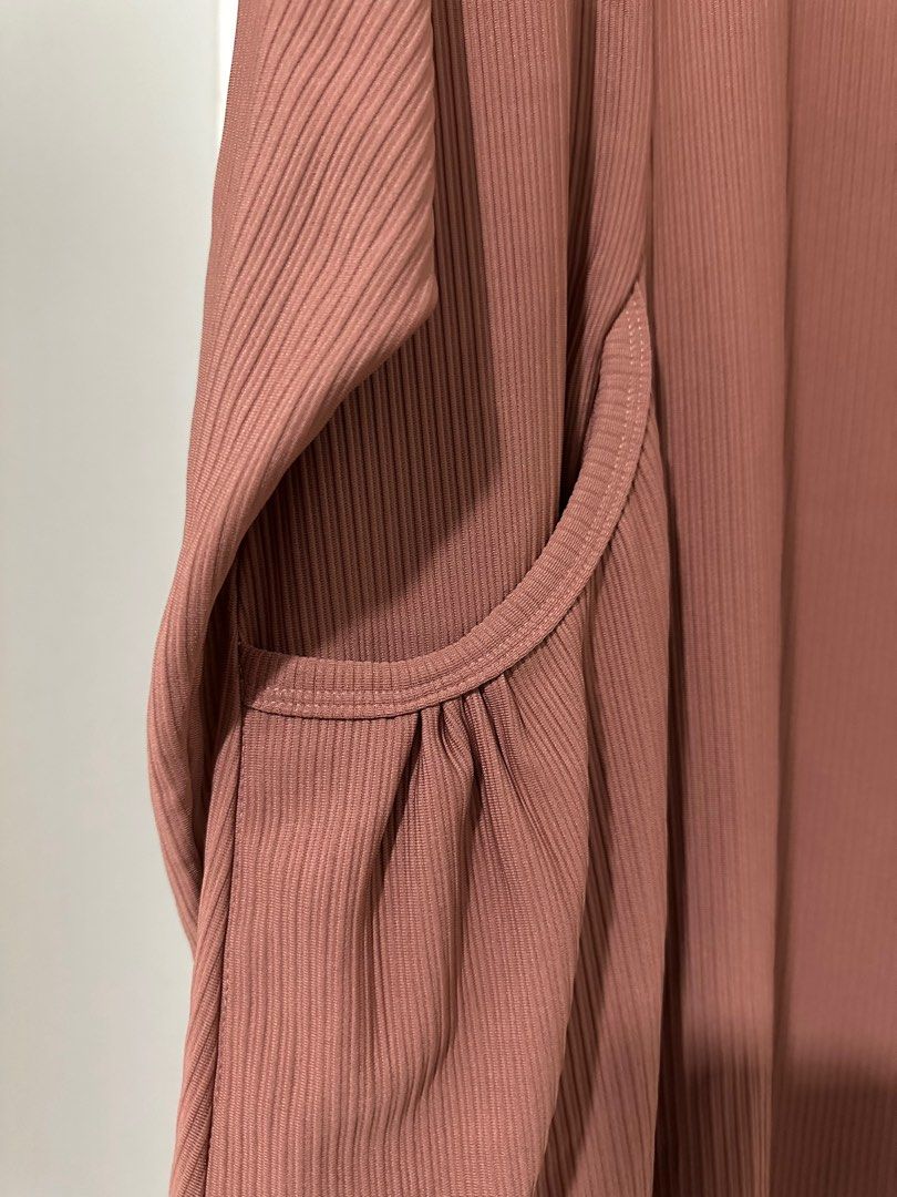 Basic Tunic (Category: Tops) located in Singapore. Submitted by mrs_sincerity (Listing ID 1288844155, Image 4). Description: Basic Tunic. Colour Rosewood. With 2 side pockets. Can fit L-2XL. Ptp 56-66cm Arm hole 27-32cm Length 100cm Hips 65-78cm Impulse buy at $24. Brand New with tag. Letting go at affordable price. No nego. Self collect. Thank you..