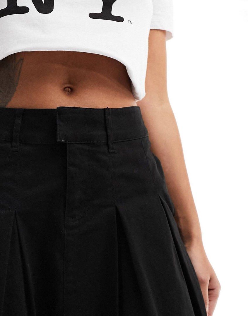 Black pleated skirt knee length hot sale