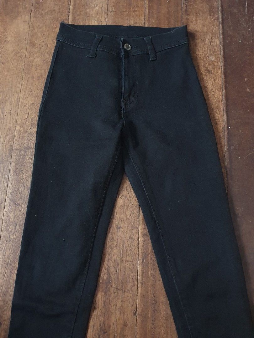 BLACK SKINNY JEANS (Category: Jeans) located in Mandaluyong City. Submitted by boujeeeee (Listing ID 1288781661, Image 2). Description: CONDITION -9/10 WAIST SIZE 25 Good for for 4 to 5 ft. PM FOR MORE INFRO.