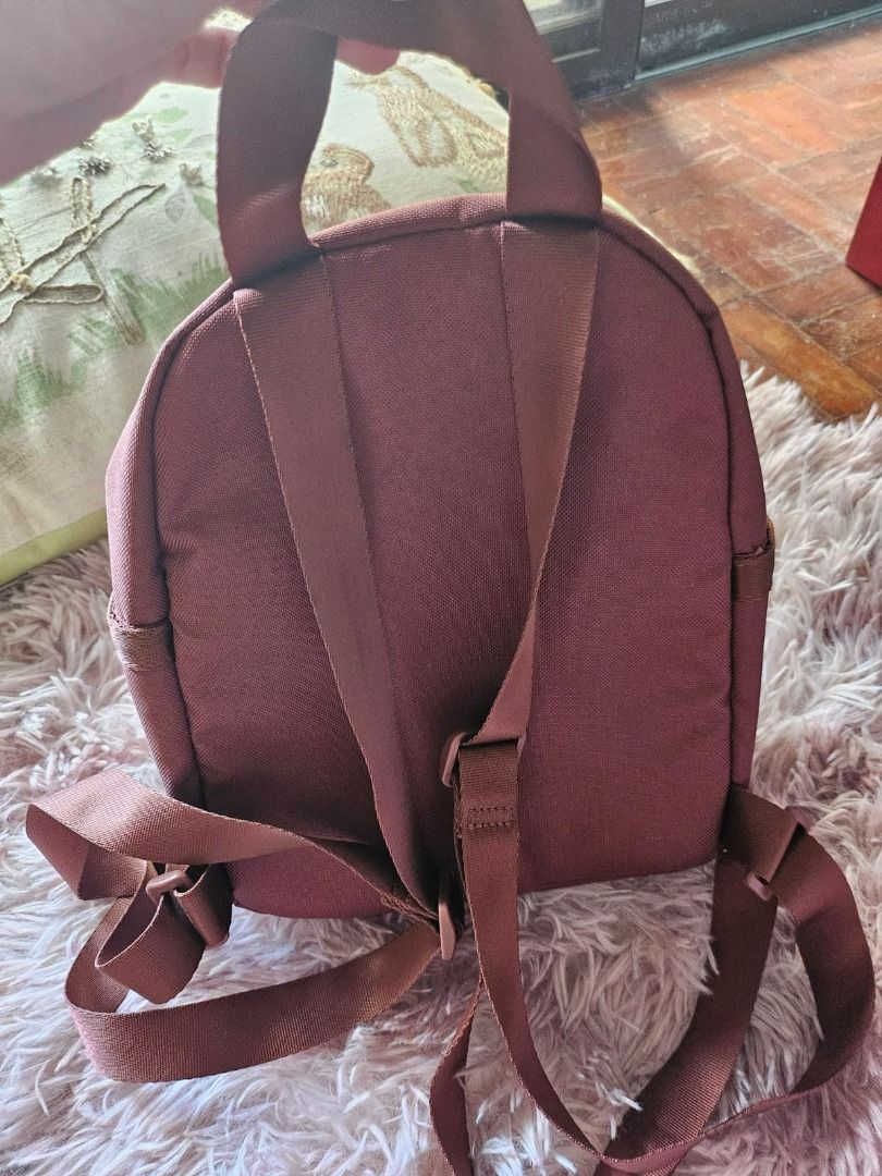 Cute Nike Mini Backpack (Category: Backpacks) located in Manila. Submitted by shopmistash (Listing ID 1288753534, Image 3). Description: GUARANTEED AUTHENTIC - From the Futura 365 Collection Mini but mighty, this backpack has streamlined style with secure small-item storage to boot. Its easy-to-adjust shoulder straps provide styling and fit options, and a zip pocket on the front provides quick access to the essentials. Product Details: Colour Sho