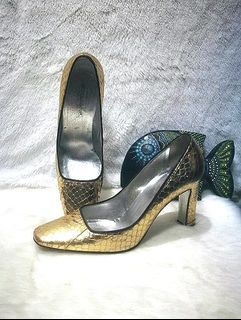 FLASH SALE Dolce & Gabbana Gold Snakeskin Heels